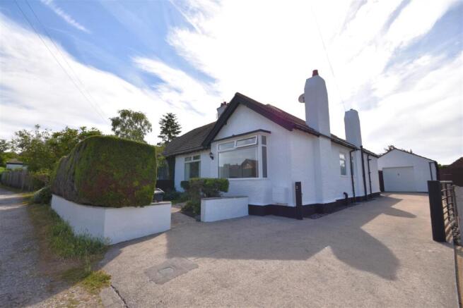 3 bed property, in Riverview Road, £350,000