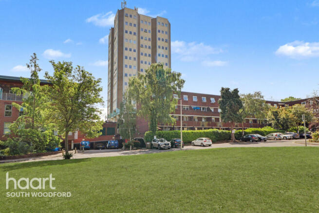 2 bed property, in Tamar Square, £275,000