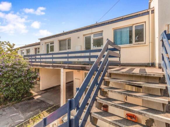 2 bed property, in Greenfield Terrace, £90,000
