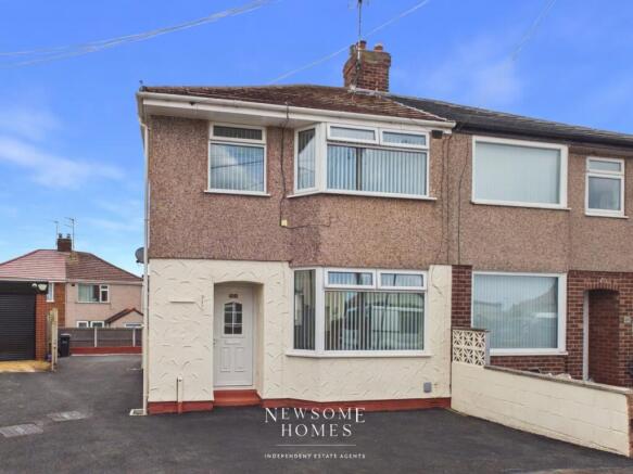 3 bed property, in Pen Y Maes Gardens, £165,000
