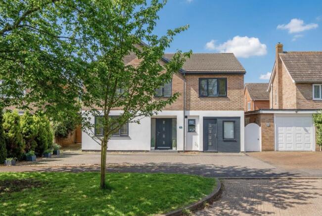 5 bed property, in Budge Close, £575,000