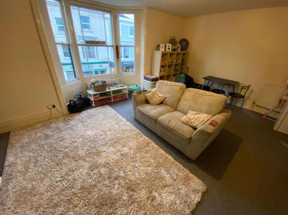2 bed property, in Union Road, £125,000