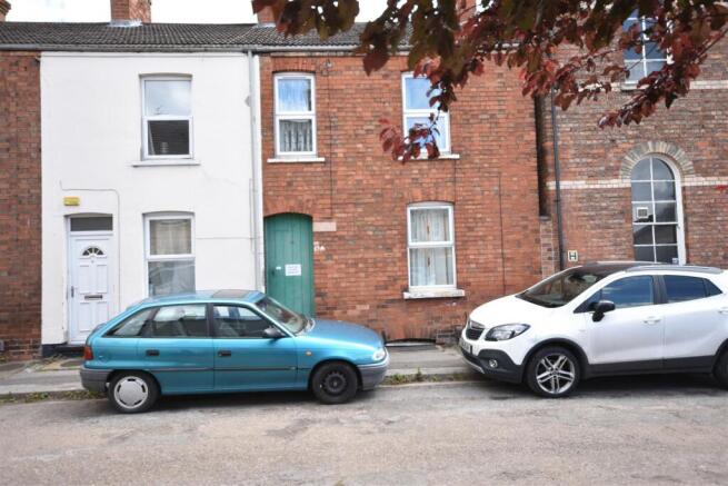 3 bed property, in Newnham Road, £85,000