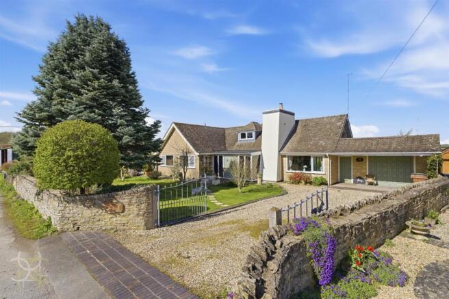 4 bed property, in Court Lane, £700,000