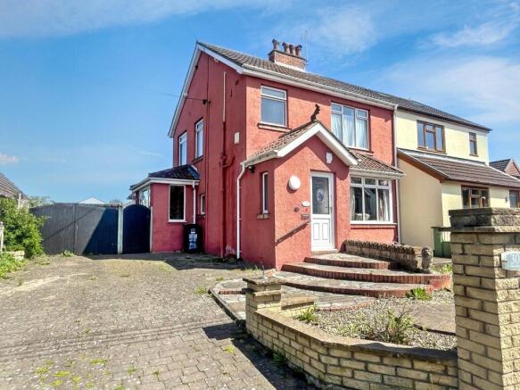 3 bed property, in Sandford Road, £375,000