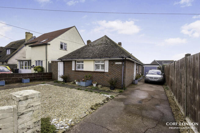 3 bed property, in Longlands Road, £525,000