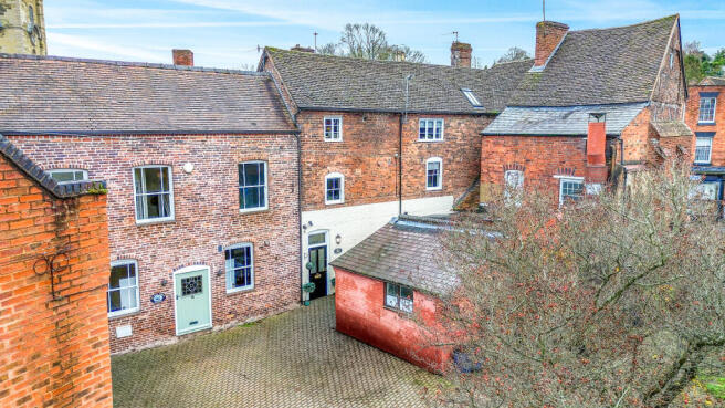 2 bed property, in Hideaway Cottage, £245,000