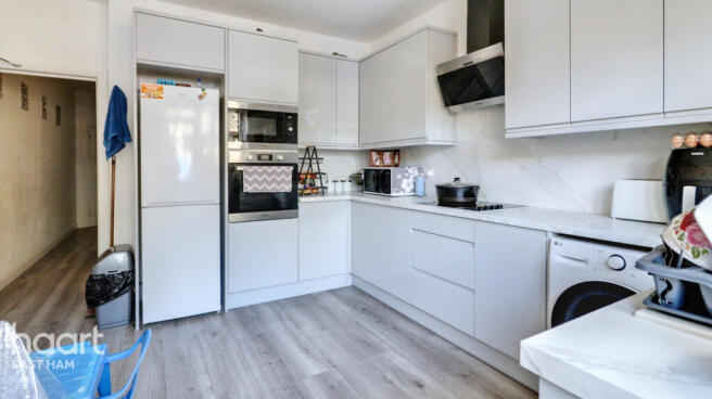 5 bed property, in High Street South, £750,000