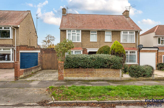 3 bed property, in Campden Road, £300,000