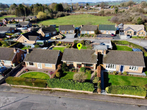 2 bed property, in Chesterfield S45, £215,000