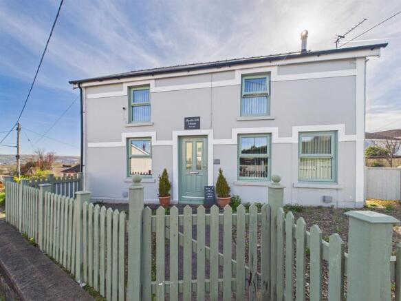3 bed property, in Hendre Road, £334,950