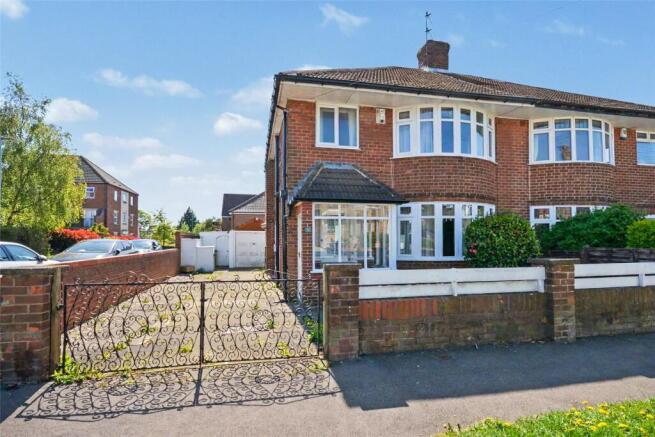 3 bed property, in Chandos Avenue, £380,000