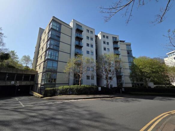 1 bed property, in Flat 4 The Pinnacle, £50,000