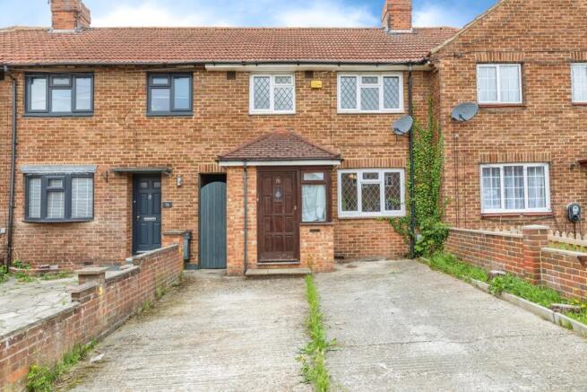3 bed property, in Elaine Avenue, £300,000