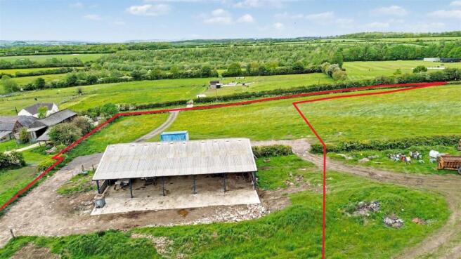 6 bed property, in Land and Buildings at Manna Farm, £260,000