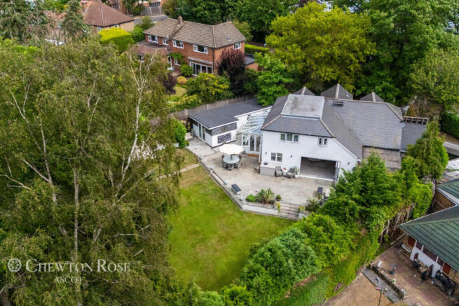 5 bed property, in Bousley Rise, £1,000,000