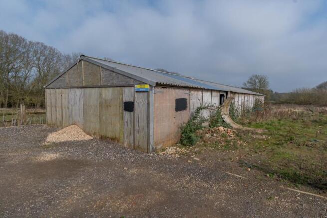 3 bed property, in Green Farm Barns, £200,000