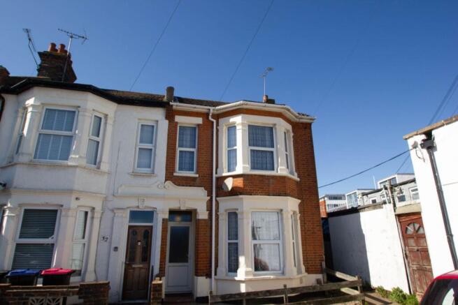 3 bed property, in Bellevue Place, £290,000