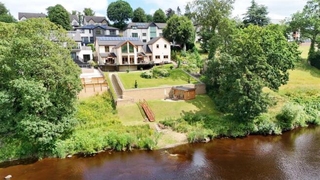 3 bed property, in Clydebrae Drive, £950,000