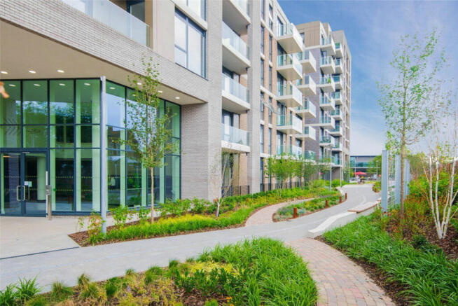 2 bed property, in Queenshurst Square, £685,000