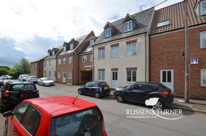 1 bed property, in Duggie Carter Court, £100,000
