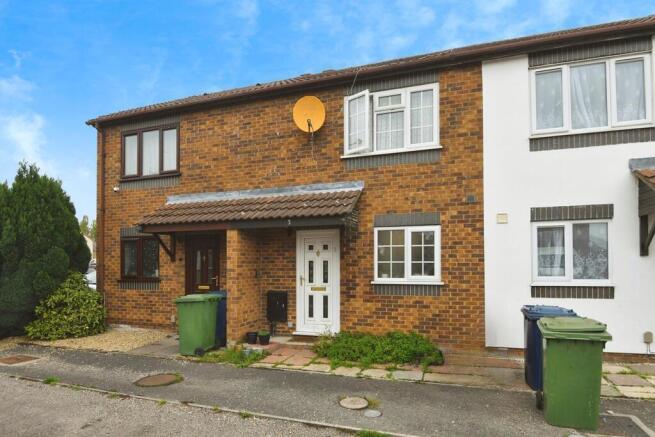 2 bed property, in Harrys Way, £130,000