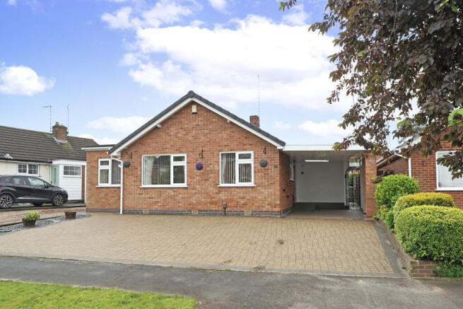 3 bed property, in Chestnut Road, £325,000