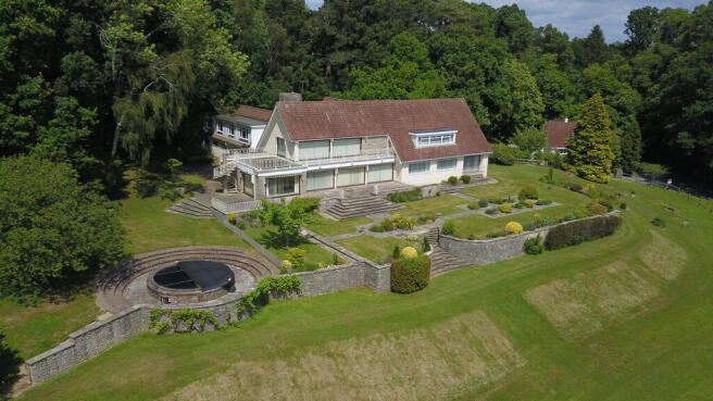 9 bed property, in Storrington - HOUSE, £1,500,000