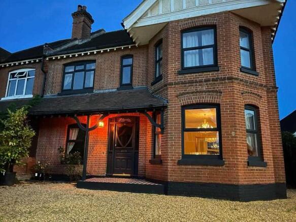 6 bed property, in Upper Shirley Avenue, £695,000