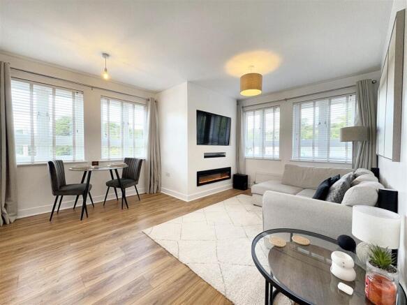 2 bed property, in Frome Road, £189,950