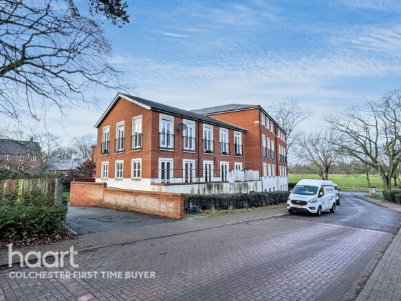3 bed property, in Abbeyfields, £180,000