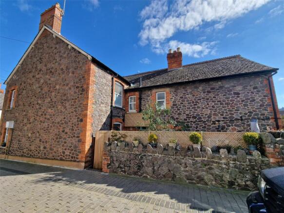 3 bed property, in Holloway Street, £350,000