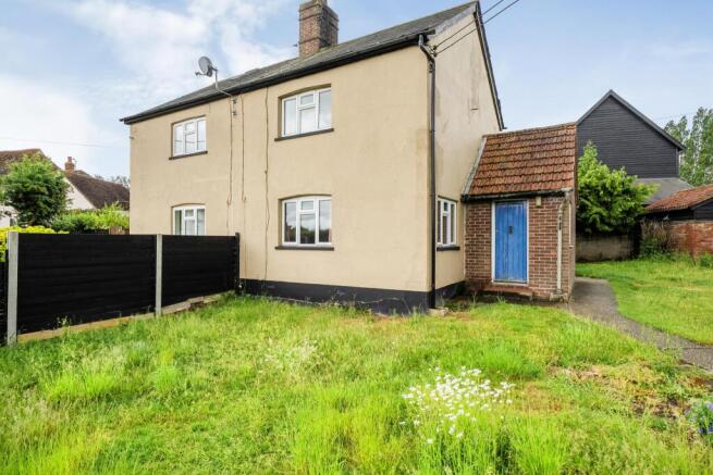 2 bed property, in Dunmow, £325,000