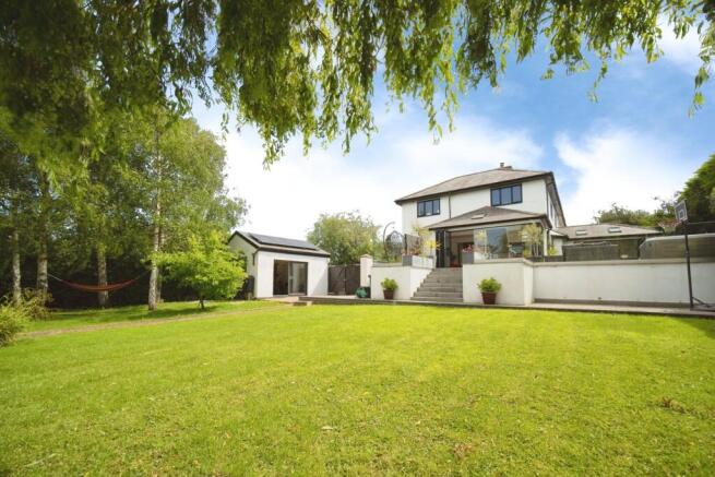 4 bed property, in Green Lane, £760,000
