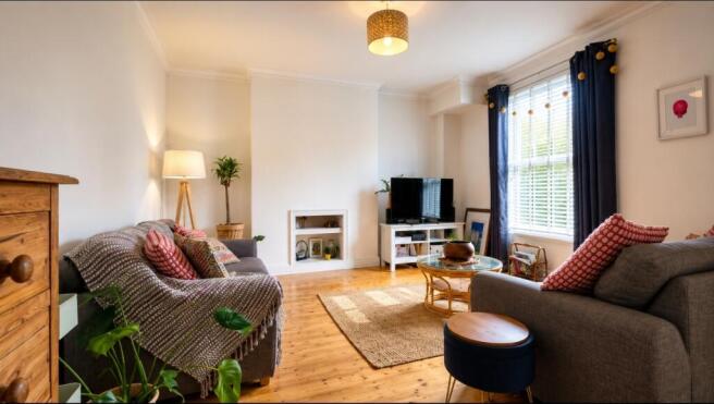 1 bed property, in Saltash Road, £115,000