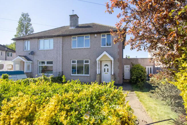3 bed property, in Exeter Road, £135,000