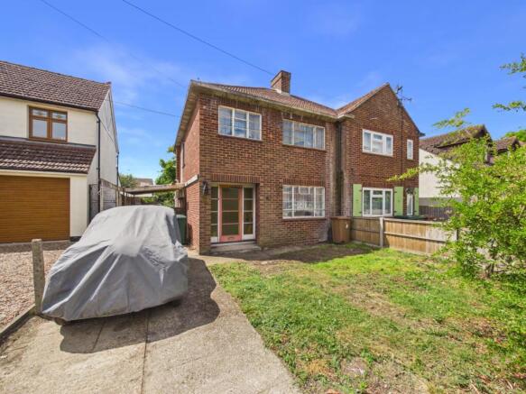 3 bed property, in Glenfield Road, £435,000