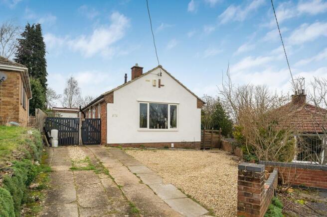3 bed property, in Acremead Road, £440,000