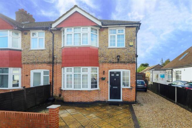 3 bed property, in Harlington Road, £600,000