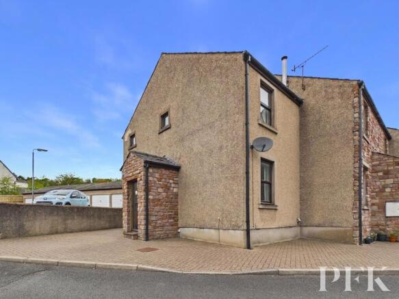2 bed property, in Smithy Court, £200,000