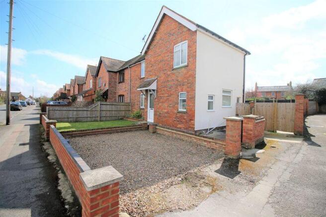3 bed property, in Thame, £465,000