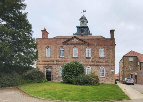 1 bed property, in Grammar School Court, £82,500