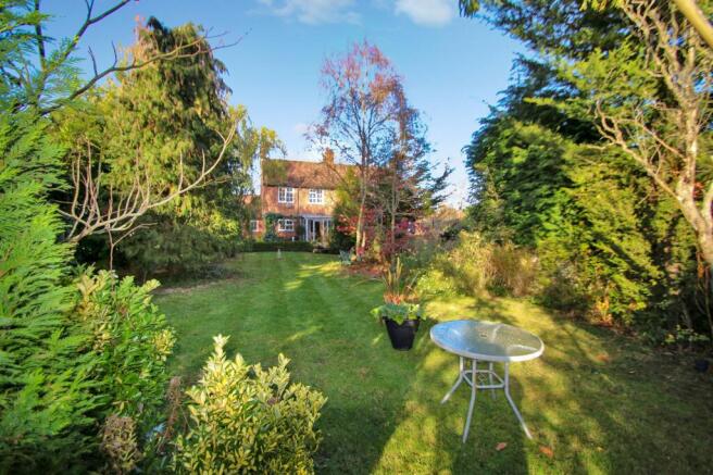 3 bed property, in Shrubcote, £385,000