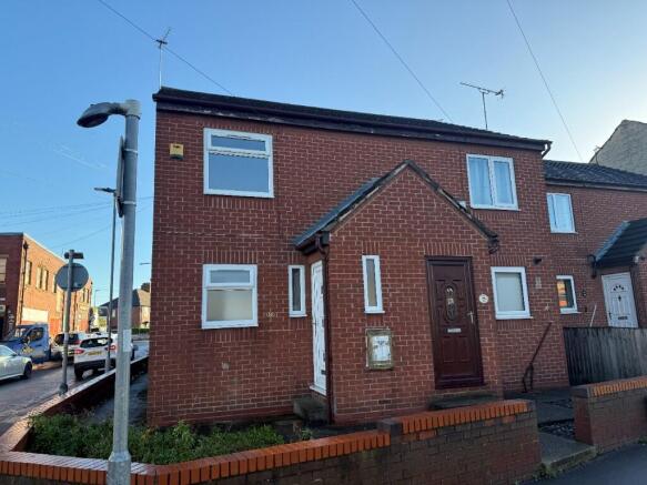 2 bed property, in Racca Green, £125,000