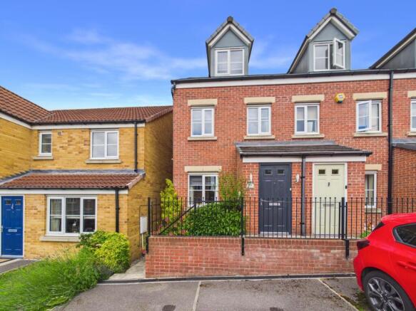 3 bed property, in Lumley Gardens, £230,000