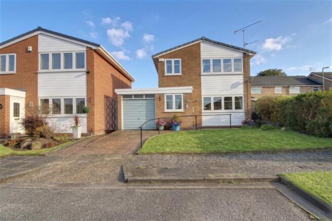 3 bed property, in Jeudwine Close, £350,000