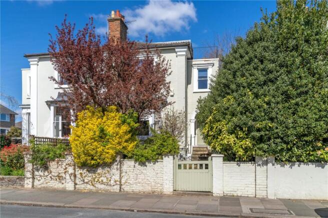 5 bed property, in Popes Grove, £1,750,000