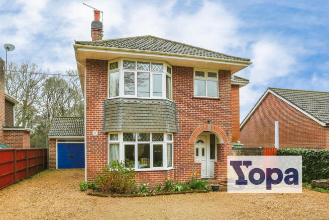 4 bed property, in Curdridge Lane, £800,000