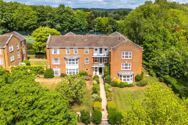 1 bed property, in Phyllis Court Drive, £875,000