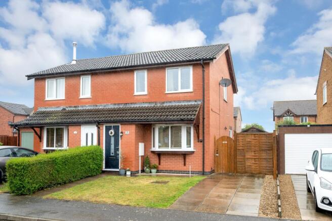 3 bed property, in Dunlin Road, £230,000